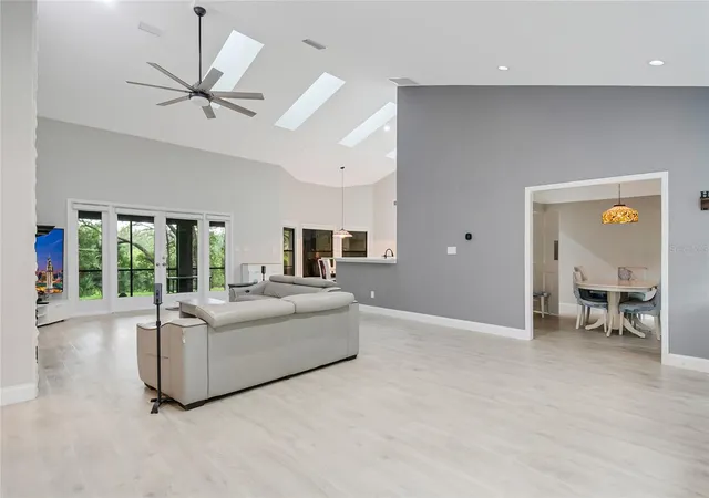 4th image of 1937 Hidden Pine Ln, Apopka, FL 32712 | MLS# O6427341