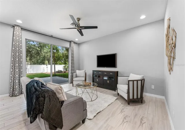 Photo 3 of Sale Pending at 4723 Conway Rd, Orlando, FL 32812 | MLS# O6427391 | Listing updated on 2026-08-18
