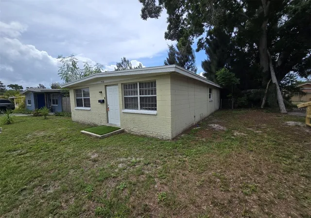 Photo 3 of Single family home for sale at 4426 13th Avenue S, Saint Petersburg, FL 33711 | MLS# TB8531859 | Listing updated on 2026-09-29