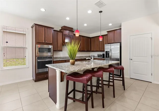 4th image of 3737 Chandler Estates Dr, Apopka, FL 32712 | MLS# O6427449