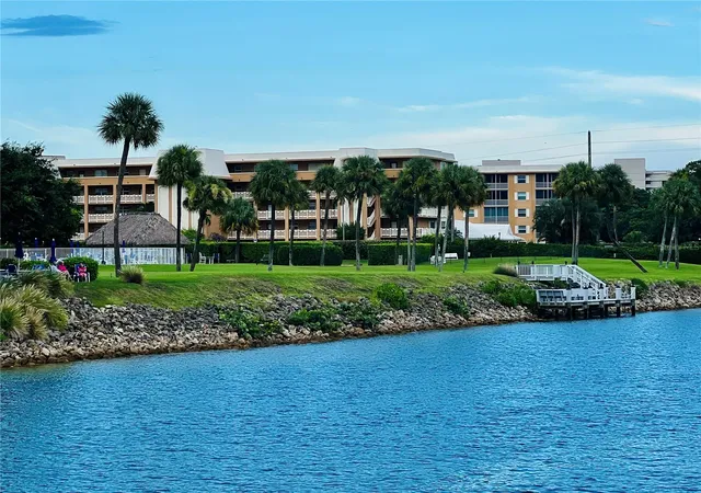 2nd image of 304 Golfview Rd #PH7, North Palm Beach, FL 33408 | MLS# O6427478