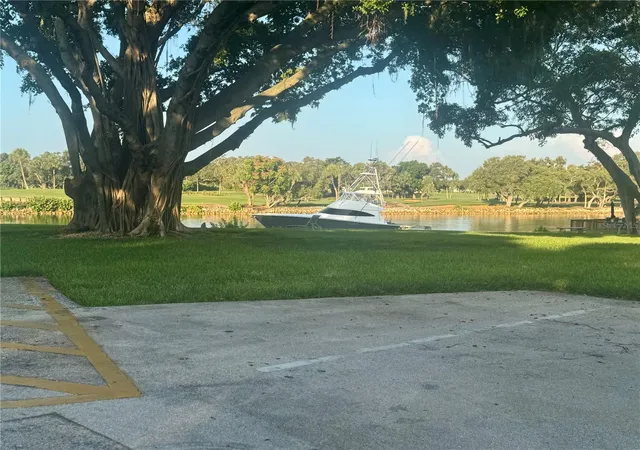 2nd image of 304 Golfview Rd, NORTH PALM BEACH, FL 33408