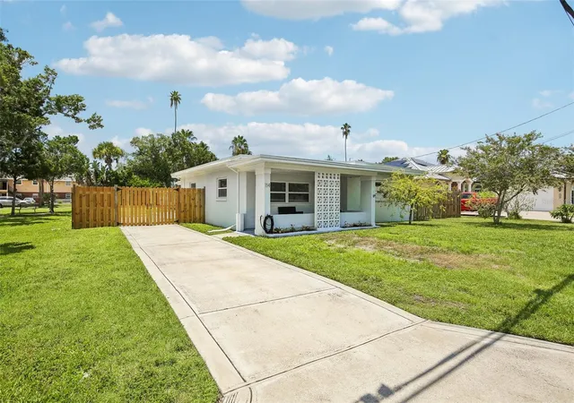 2nd image of 114 Lake Judy Lee Dr, Largo, FL 33771 | MLS# TB8531936