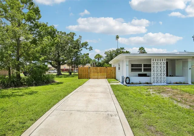 Photo 3 of Single family home for sale at 114 Lake Judy Lee Dr, Largo, FL 33771 | MLS# TB8531936 | Listing updated on 2026-09-05