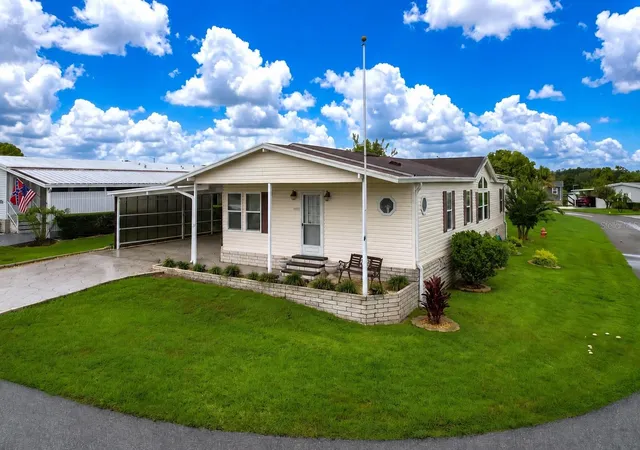 Photo 3 of Manufactured home for sale at 1777 Quail Hl Dr, Lakeland, FL 33810 | MLS# P4939391 | Listing updated on 2026-10-01