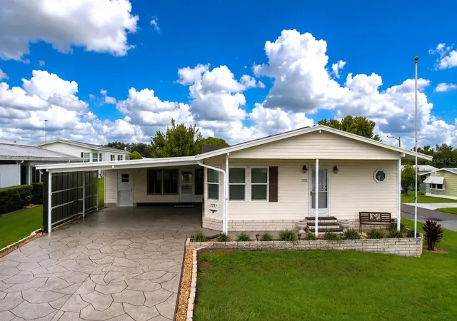 Photo 3 of Manufactured home for sale at 1777 Quail Hl Dr, Lakeland, FL 33810 | MLS# P4939391 | Listing updated on 2026-10-01