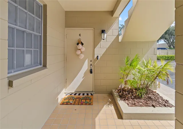 2nd image of 223 Windsor St #4, Lakeland, FL 33803 | MLS# L4963734