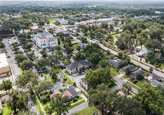 2nd image of 223 Windsor St, LAKELAND, FL 33803