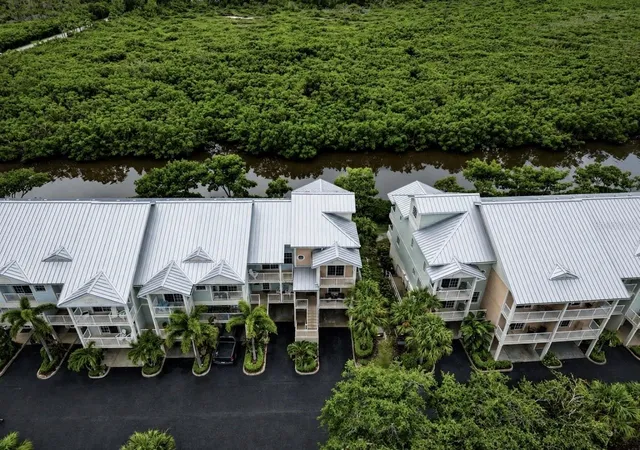 2nd image of 3228 Mangrove Point Dr, Ruskin, FL 33570 | MLS# TB8532093