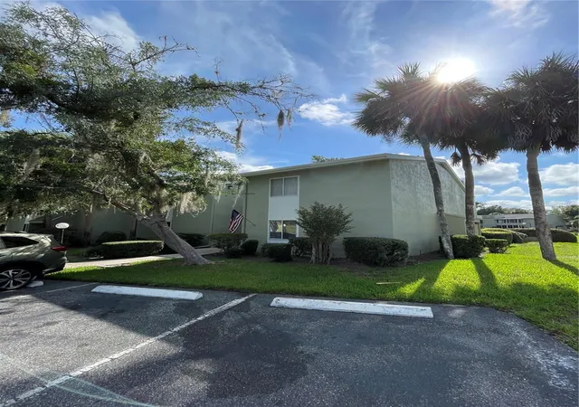 3rd image of 586 Bahia Cir #B, Ocala, FL 34472 | MLS# OM729065