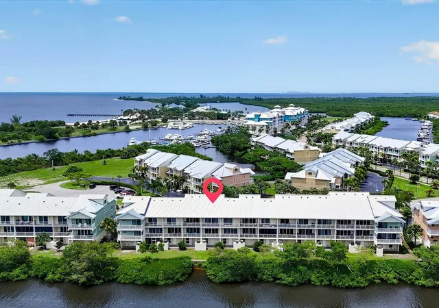 3rd image of 3248 Mangrove Point Dr, Ruskin, FL 33570 | MLS# TB8532153