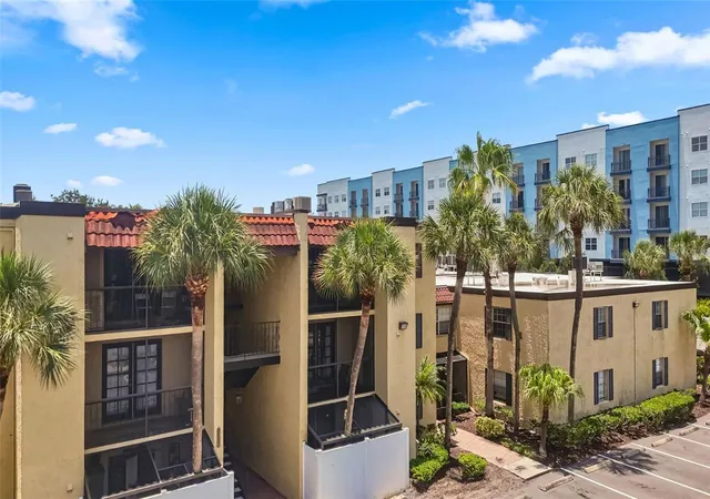 3rd image of 5306 Santa Rosa Ct #143, Tampa, FL 33609 | MLS# TB8532169