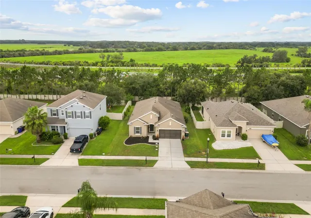 Photo 3 of Single family home for sale at 3969 Eternity Cir, Saint Cloud, FL 34772 | MLS# S5154335 | Listing updated on 2026-08-23
