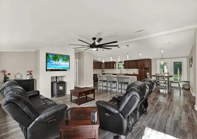 Photo 3 of Manufactured home for sale at 13611 Mcintosh Dr, Dade City, FL 33525 | MLS# TB8532382 | Listing updated on 2026-09-04