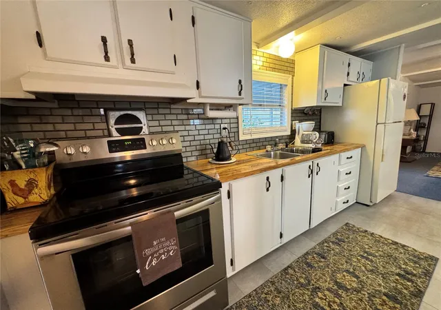 Photo 3 of Manufactured home for sale at 1710 7th Street SW #2, Ruskin, FL 33570 | MLS# TB8532403 | Listing updated on 2026-09-21