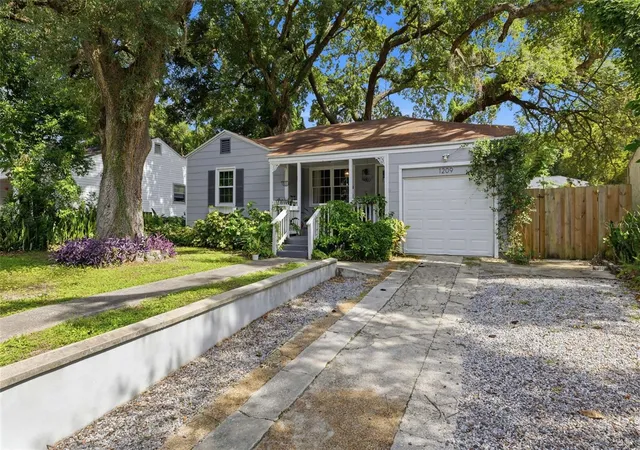 Photo 2 of Single family home for sale at 1209 E Crenshaw St, Tampa, FL 33604 | MLS# TB8532419 | Listing updated on 2026-08-29