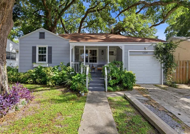 Photo 3 of Single family home for sale at 1209 E Crenshaw St, Tampa, FL 33604 | MLS# TB8532419 | Listing updated on 2026-08-29