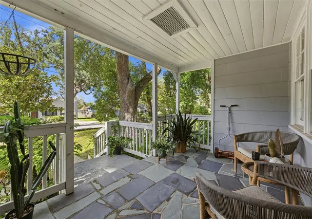 Photo 3 of Single family home for sale at 1209 E Crenshaw St, Tampa, FL 33604 | MLS# TB8532419 | Listing updated on 2026-08-29