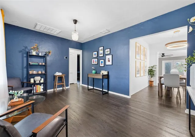 Photo 4 of Single family home for sale at 1209 E Crenshaw St, Tampa, FL 33604 | MLS# TB8532419 | Listing updated on 2026-08-29