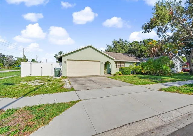 3rd image of 12543 108Th St, Largo, FL 33778 | MLS# TB8532438