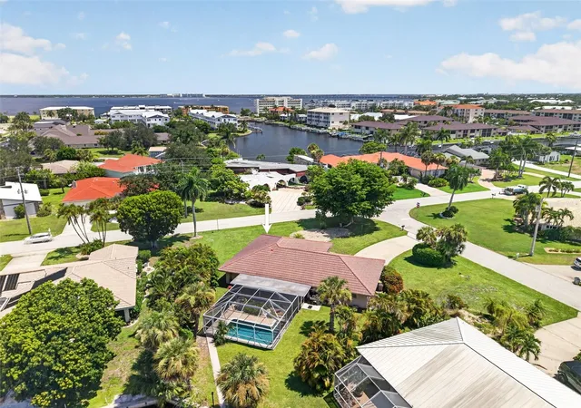 3rd image of 401 Norma Ct, Punta Gorda, FL 33950 | MLS# C7528795