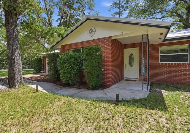 Photo 3 of Sale Pending at 5 Sw 41st Street, Gainesville, FL 32607 | MLS# GC542224 | Listing updated on 2026-09-22