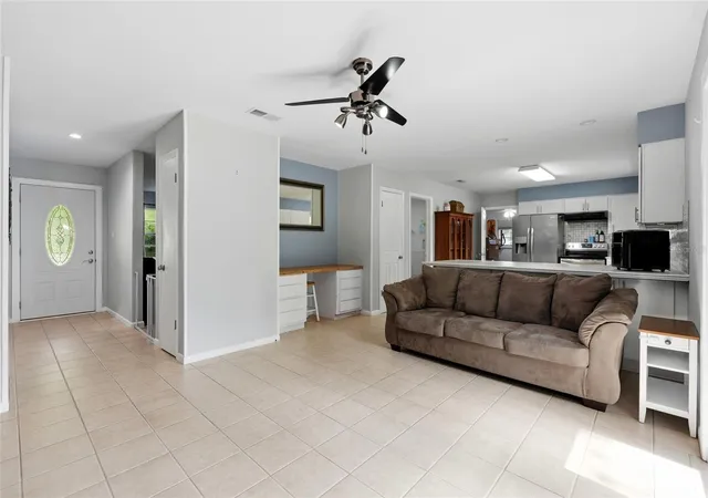 Photo 3 of Sale Pending at 5 SW 41st Street, Gainesville, FL 32607 | MLS# GC542224 | Listing updated on 2026-09-22