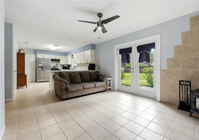 Photo 4 of Sale Pending at 5 SW 41st Street, Gainesville, FL 32607 | MLS# GC542224 | Listing updated on 2026-09-22