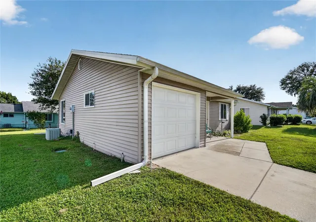 Photo 3 of Sale Pending at 8392 SW 108th Lane, Ocala, FL 34481 | MLS# OM729202 | Listing updated on 2026-09-21