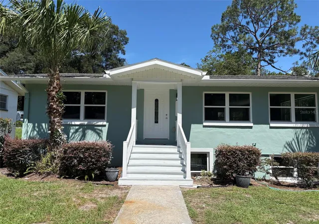2nd image of 2094 Penn Dr, Deland, FL 32724 | MLS# V4950401