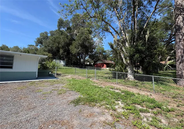 27th image of 2094 Penn Dr, Deland, FL 32724 | MLS# V4950401