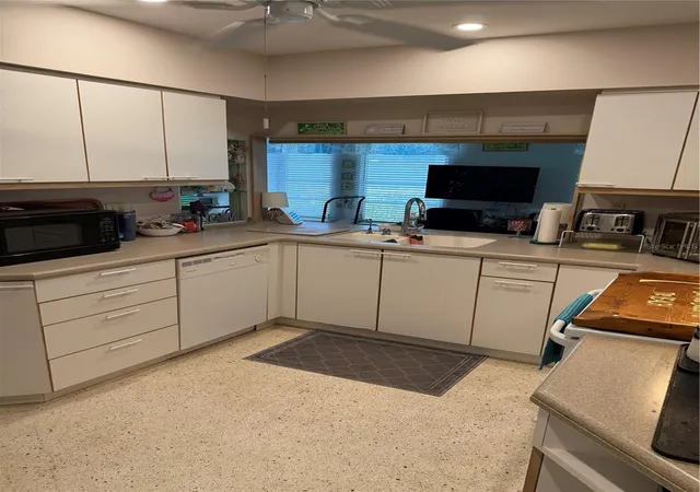 5th image of 3190 Regatta Cir, Sarasota, FL 34231 | MLS# A4701100
