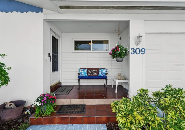 3rd image of 309 Gatewood Dr, Largo, FL 33770 | MLS# TB8532927