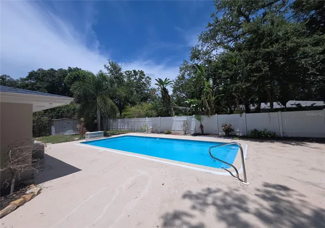 2nd image of 63 Oakwood Dr, Dunedin, FL 34698 | MLS# A4701116