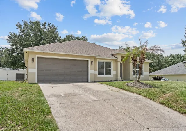 Photo 2 of Sale Pending at 1128 Lakeview Oaks Dr, Minneola, FL 34715 | MLS# O6428289 | Listing updated on 2026-08-17
