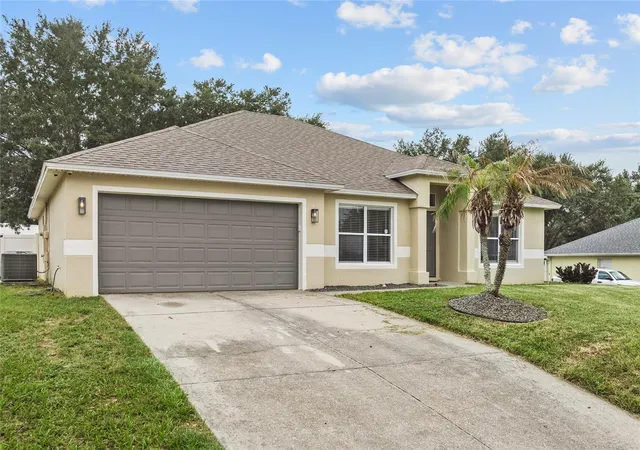 Photo 3 of Sale Pending at 1128 Lakeview Oaks Dr, Minneola, FL 34715 | MLS# O6428289 | Listing updated on 2026-08-17