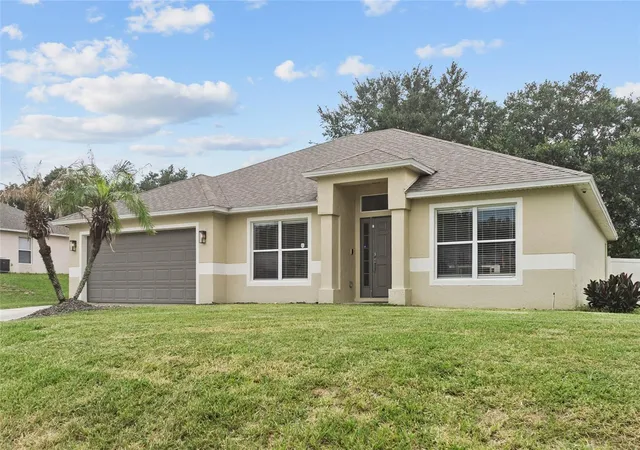 Photo 3 of Sale Pending at 1128 Lakeview Oaks Dr, Minneola, FL 34715 | MLS# O6428289 | Listing updated on 2026-08-17