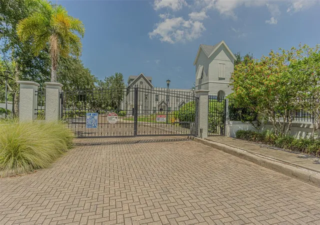 2nd image of 4511 Legacy Park Dr, Tampa, FL 33611 | MLS# TB8532976