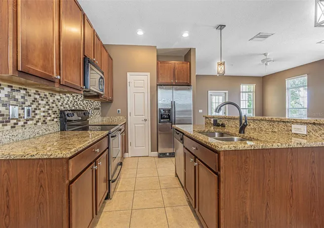 4th image of 4511 Legacy Park Dr, Tampa, FL 33611 | MLS# TB8532976