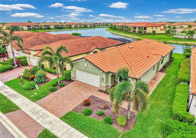 Photo 4 of Single family home for sale at 10065 Cozy Grv Dr, Venice, FL 34293 | MLS# N6145166 | Listing updated on 2026-09-02