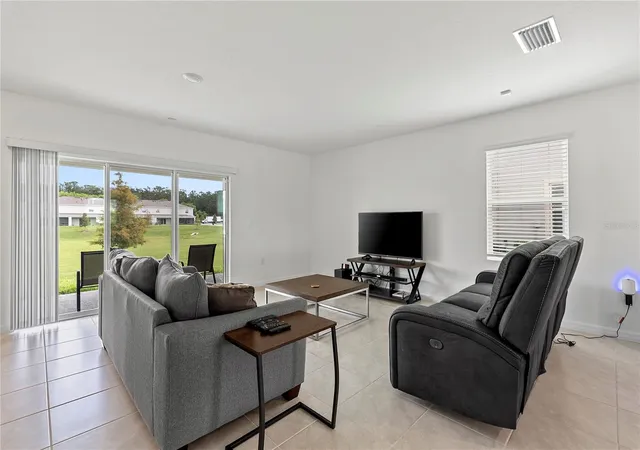 Photo 3 of Townhouse for sale at 3476 Major Oak Blvd, Apopka, FL 32703 | MLS# O6428350 | Listing updated on 2026-09-21
