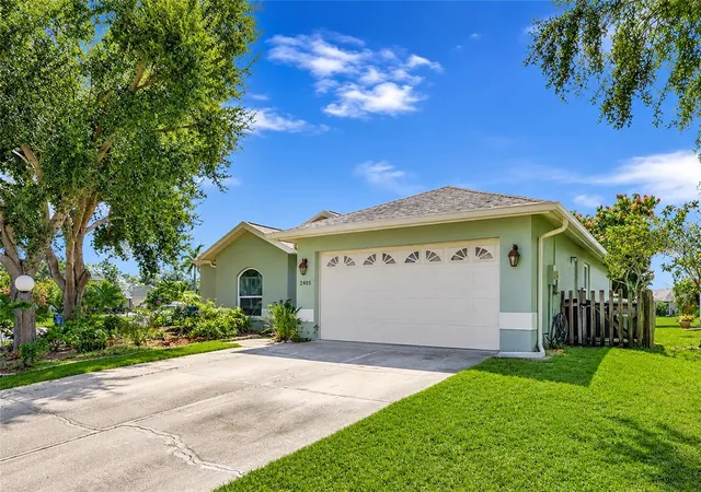 Photo 2 of Single family home for sale at 2405 Icecapade Dr, Sarasota, FL 34240 | MLS# A4701136 | Listing updated on 2026-09-02