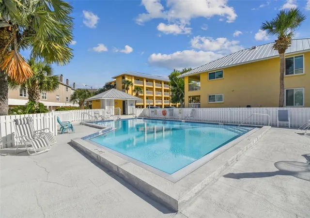 Listing Photo 3 - Condo for sale in building located at 1125 Pinellas Bayway S, ST PETERSBURG, FL 33715 - Unit #302