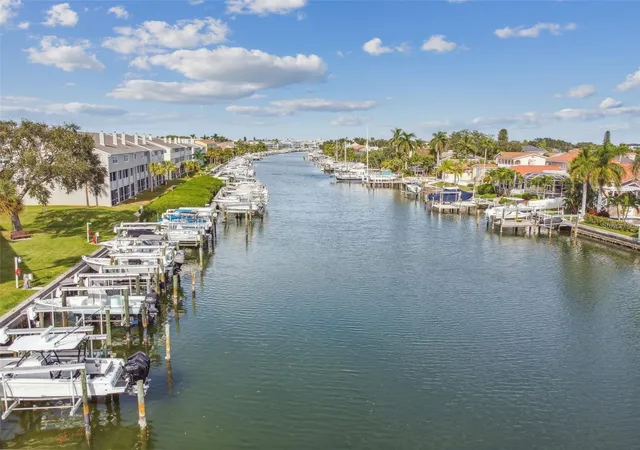 Listing Photo 2 - Condo for sale in building located at 1125 Pinellas Bayway S, ST PETERSBURG, FL 33715 - Unit #302