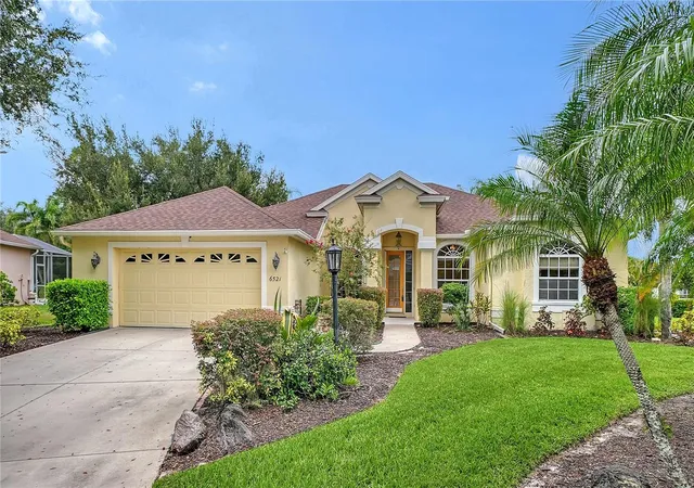 Photo 2 of Single family home for sale at 6521 Sundew Ct, Lakewood Ranch, FL 34202 | MLS# A4701158 | Listing updated on 2026-08-23