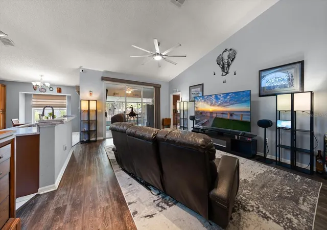 5th image of 2511 Estancia Blvd, Clearwater, FL 33761 | MLS# TB8533082