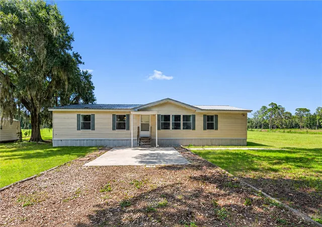 Photo 2 of Manufactured home for sale at 2806 Lawrence Rd, Plant City, FL 33565 | MLS# TB8533095 | Listing updated on 2026-08-17