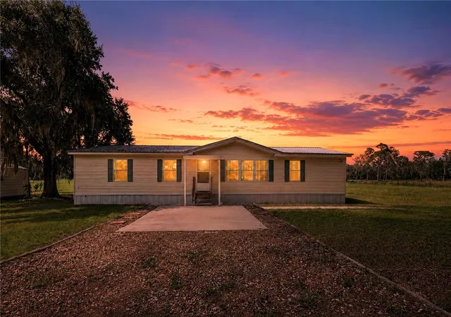 Photo 3 of Manufactured home for sale at 2806 Lawrence Rd, Plant City, FL 33565 | MLS# TB8533095 | Listing updated on 2026-08-17