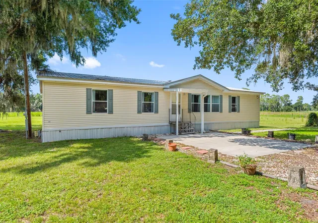 Photo 3 of Manufactured home for sale at 2806 Lawrence Rd, Plant City, FL 33565 | MLS# TB8533095 | Listing updated on 2026-08-17