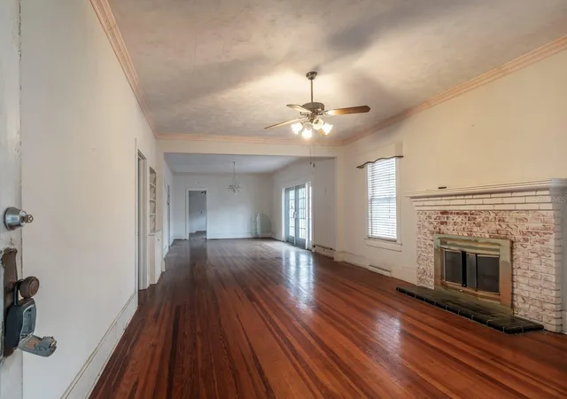 Photo 3 of Sale Pending at 1116 W Line St, Leesburg, FL 34748 | MLS# G5115593 | Listing updated on 2026-10-14